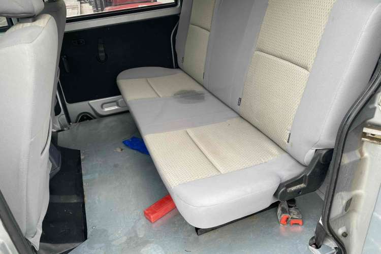 Used Jinbei Hiace X30 2023 1.5L Super-Comfortable Passenger Van 5/6/7-Seater Non-Air-Conditioned Version Model SWC15M Interior 3