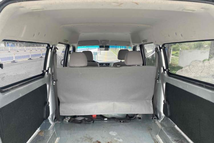 Used Jinbei Hiace X30 2023 1.5L Super-Comfortable Passenger Van 5/6/7-Seater Non-Air-Conditioned Version Model SWC15M Interior 4
