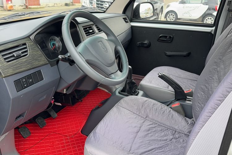Used Jinbei Hiace X30 2023 1.5L Super-Comfortable Passenger Van 5/6/7-Seater Non-Air-Conditioned Version Model SWC15M Interior 9