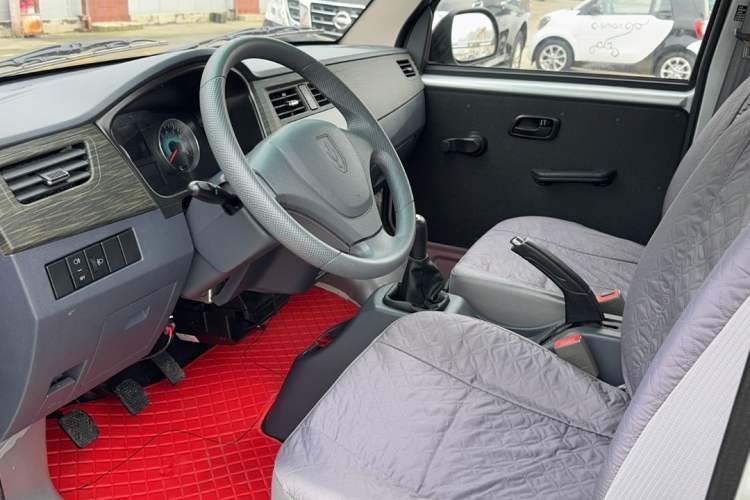 Used Jinbei Hiace X30 2023 1.5L Super-Comfortable Passenger Van 5/6/7-Seater Non-Air-Conditioned Version Model SWC15M Left Front Seat
