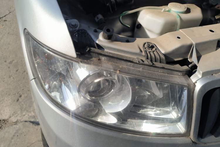 Used Jinbei Hiace X30 2024 1.5L Champion Edition Passenger Vehicle 5/6/7 Seats Right Front Headlight
