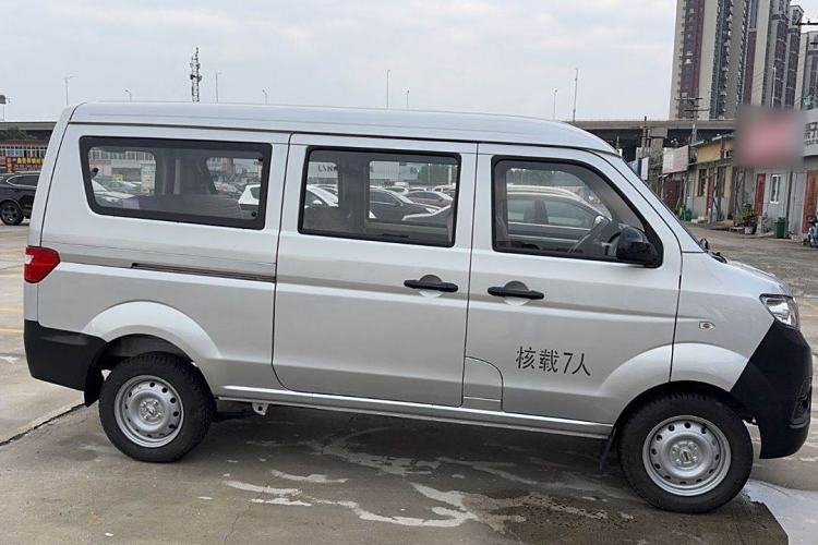 Used Jinbei Hiace X30 2023 1.5L Super-Comfortable Passenger Van 5/6/7-Seater Non-Air-Conditioned Version Model SWC15M Roof