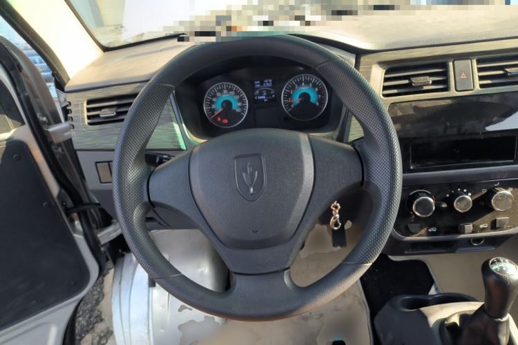 Used Jinbei Hiace X30 2024 1.5L Champion Edition Passenger Vehicle 5/6/7 Seats Steering Wheel