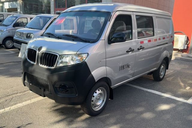 Used Jinbei Hiace X30 2023 1.5L Wealthy Van 2/5-Seater Non-Air-Conditioned Version SWC15M