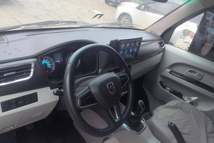 Used Jinbei Hiace X30 2024 1.5L Wealthy Van Model 2/5 Seats with Front-Mounted Air Conditioning Audio And AC Panel