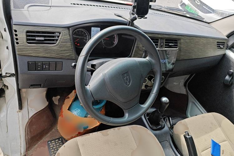 Used Jinbei Hiace X30 2023 1.5L Super-Enjoyment Van 2/5 Seats Non-Air-Conditioned Version SWC15M Center Console