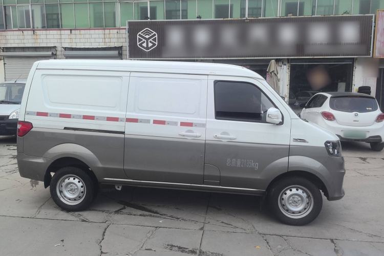 Used Jinbei Hiace X30 2024 1.5L Wealthy Van Model 2/5 Seats with Front-Mounted Air Conditioning Exterior 2