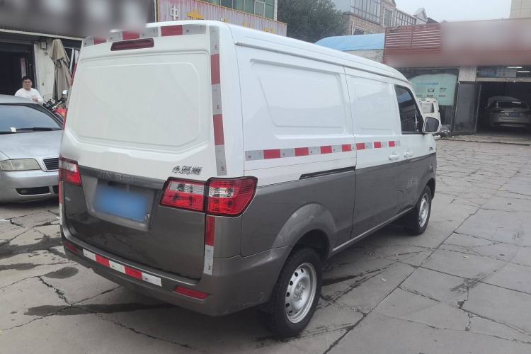 Used Jinbei Hiace X30 2024 1.5L Wealthy Van Model 2/5 Seats with Front-Mounted Air Conditioning Exterior 3
