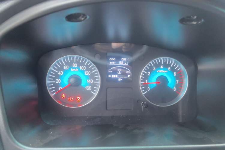 Used Jinbei Hiace X30 2024 1.5L Wealthy Van Model 2/5 Seats with Front-Mounted Air Conditioning Odometer Close Up