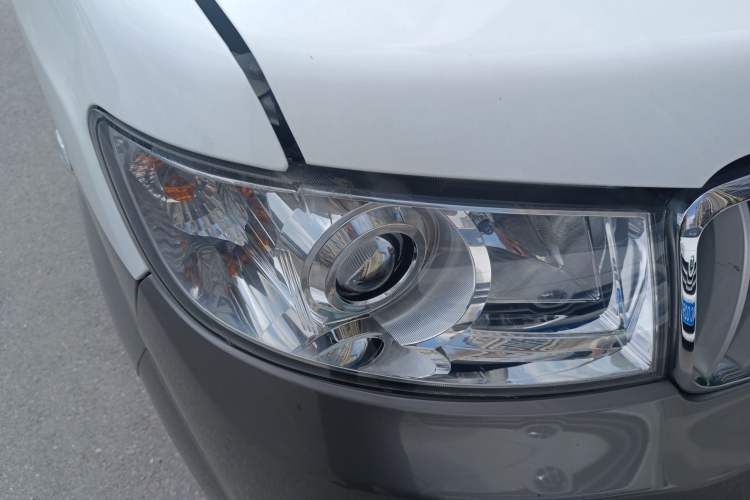 Used Jinbei Hiace X30 2021 1.5L Comfort Model Air-Conditioner-Free Version National VI Standard SWC15M Bus Right Front Headlight