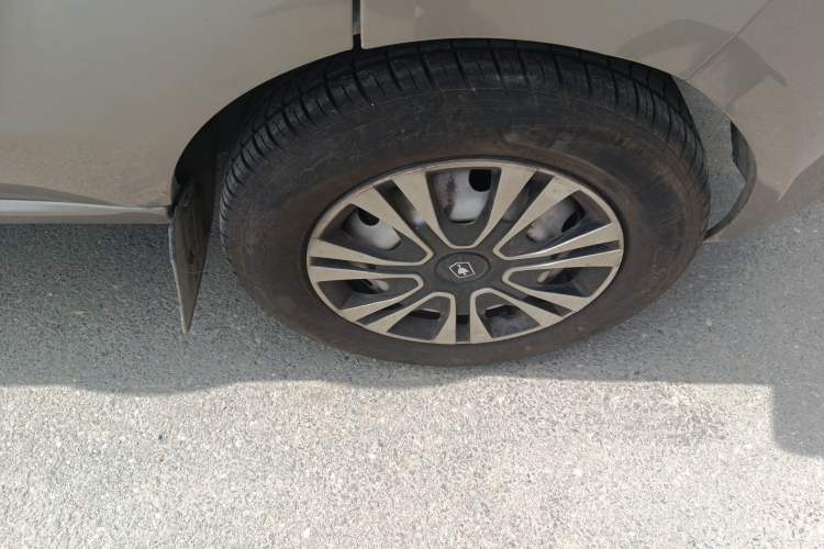 Used Jinbei Hiace X30 2021 1.5L Comfort Model Air-Conditioner-Free Version National VI Standard SWC15M Bus Right Front Wheel Hub