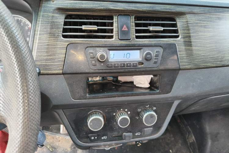Used Jinbei Hiace X30 2013 1.3L Comfort Model Audio And AC Panel