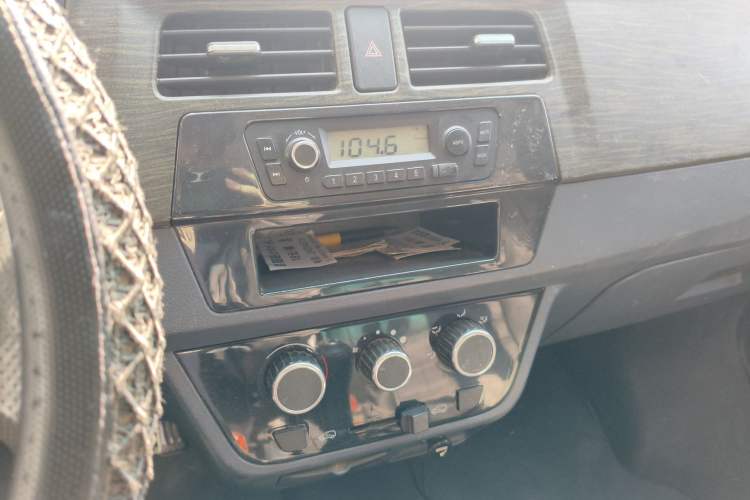 Used Jinbei Hiace X30 2013 1.3L Comfort Model Audio And AC Panel