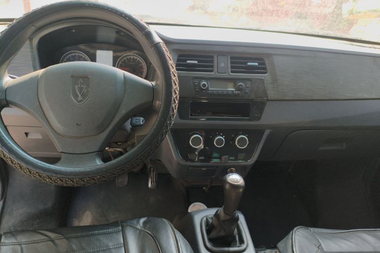 Used Jinbei Hiace X30 2013 1.3L Comfort Model Center Console
