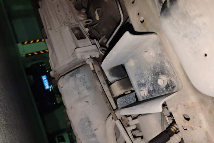 Used Jinbei Hiace X30 2013 1.3L Standard Version Chassis Front Right