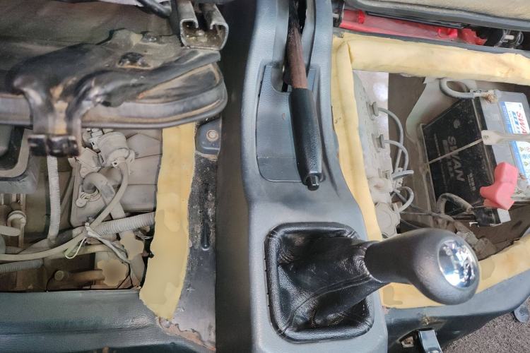Used Jinbei Hiace X30 2013 1.3L Standard Version Engine Bay
