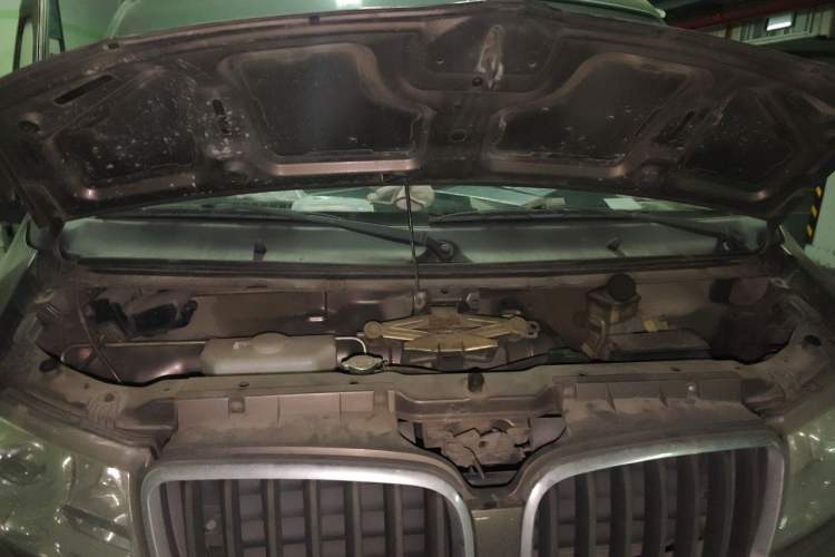 Used Jinbei Hiace X30 2013 1.3L Standard Version Engine Bay