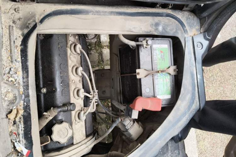 Used Jinbei Hiace X30 2013 1.3L Comfort Model Engine Bay Left