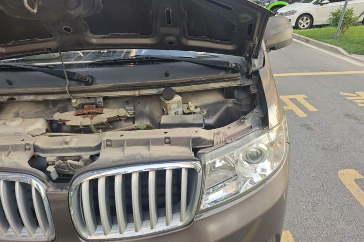 Used Jinbei Hiace X30 2013 1.3L Comfort Model Engine Bay Left