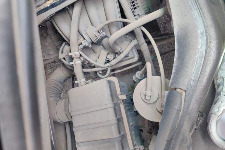 Used Jinbei Hiace X30 2013 1.3L Comfort Model Engine Bay Right