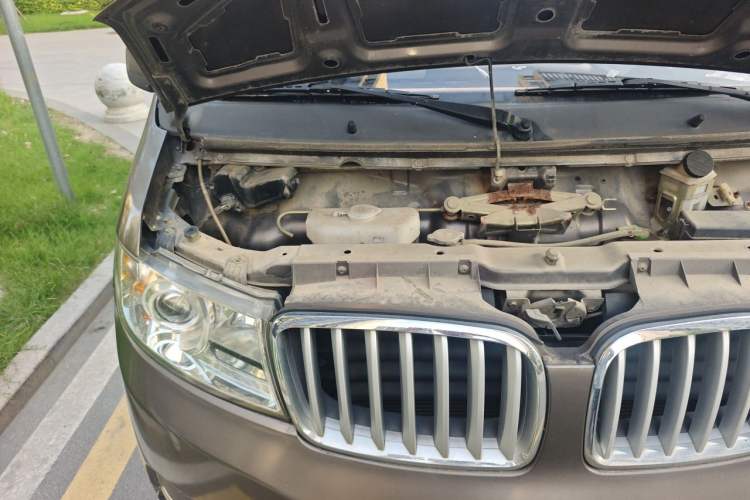 Used Jinbei Hiace X30 2013 1.3L Comfort Model Engine Bay Right