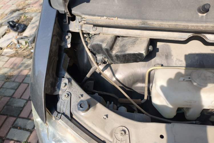 Used Jinbei Hiace X30 2013 1.3L Comfort Model Engine Bay Right