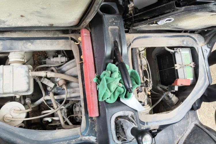 Used Jinbei Hiace X30 2013 1.3L Comfort Model Engine Bay
