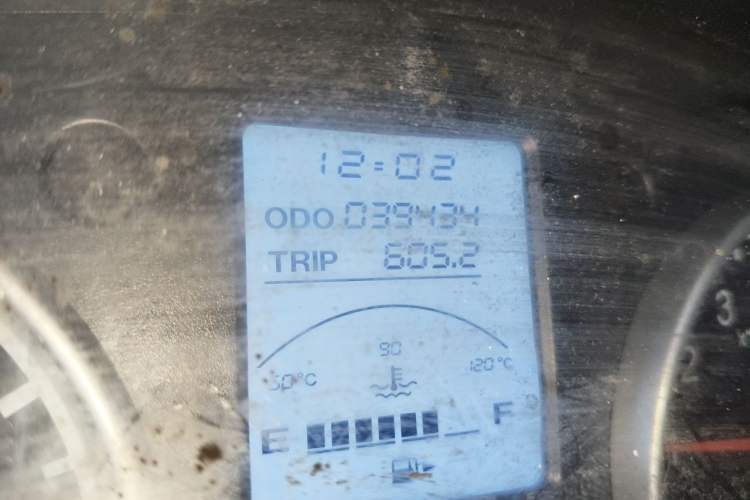 Used Jinbei Hiace X30 2013 1.3L Comfort Model Odometer Close Up