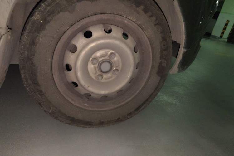 Used Jinbei Hiace X30 2013 1.3L Standard Version Right Front Wheel Hub