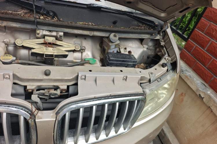 Used Jinbei Hiace X30 2013 1.3L Standard Version Engine Bay Left