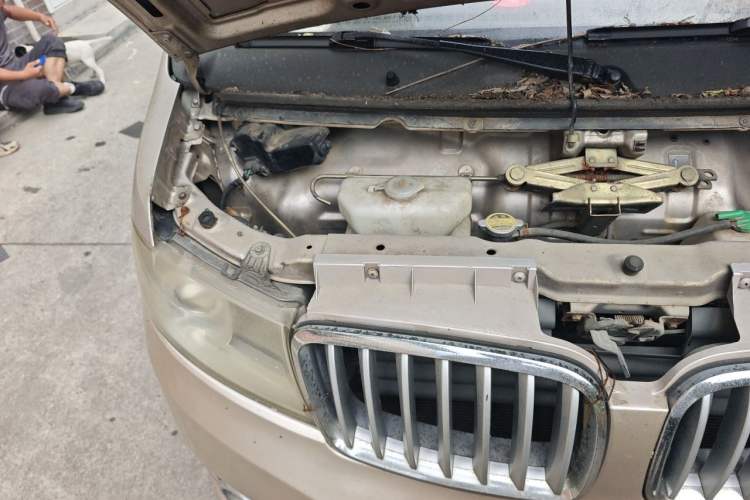 Used Jinbei Hiace X30 2013 1.3L Standard Version Engine Bay Right