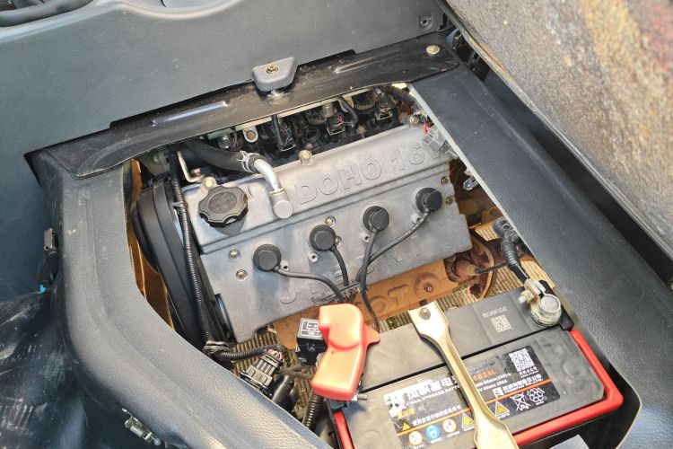Used Jinbei Hiace X30 2013 1.3L Standard Version Engine Bay