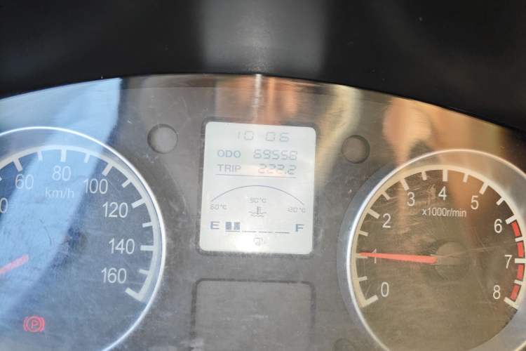 Used Jinbei Hiace X30 2013 1.3L Standard Version Odometer Close Up