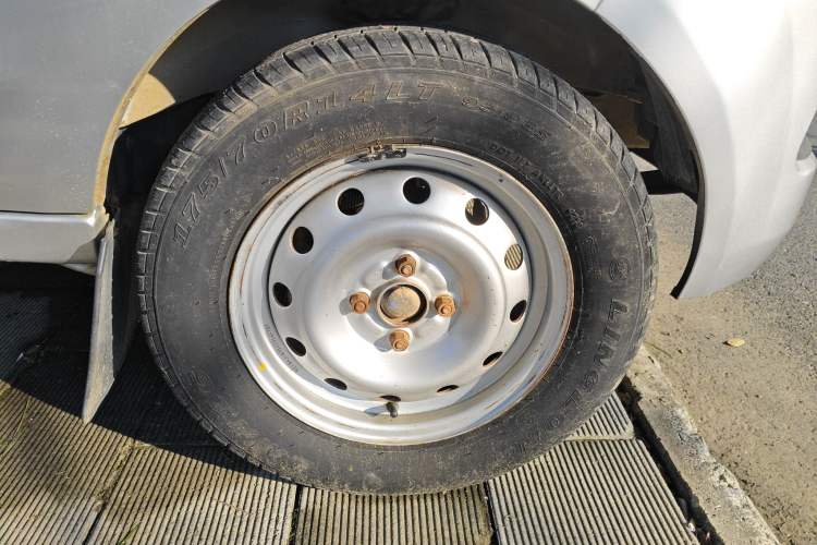 Used Jinbei Hiace X30 2013 1.3L Standard Version Right Front Wheel Hub
