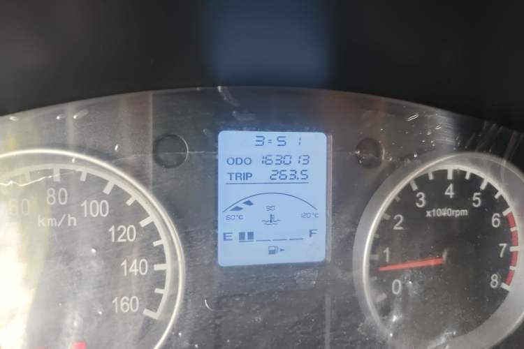 Used Jinbei Hiace X30 2013 1.3L Standard Version Odometer Close Up