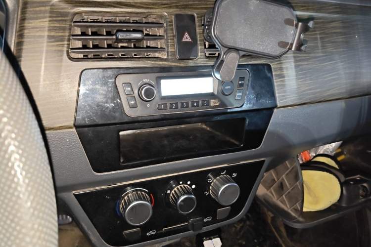 Used Jinbei Hiace X30 2013 1.3L Standard Version Audio And AC Panel