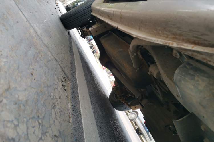 Used Jinbei Hiace X30 2013 1.3L Standard Version Chassis Front Right