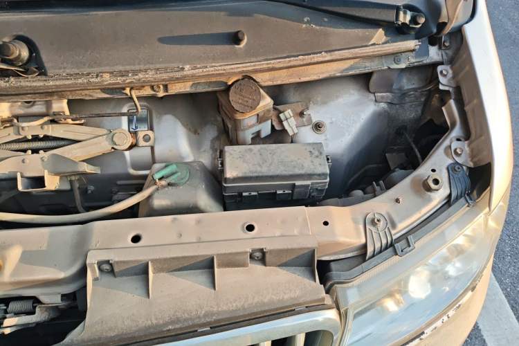 Used Jinbei Hiace X30 2013 1.3L Standard Version Engine Bay Left