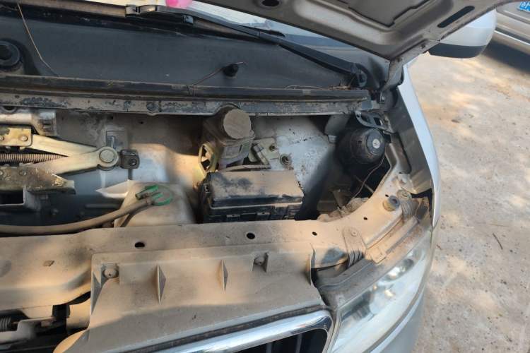 Used Jinbei Hiace X30 2013 1.3L Standard Version Engine Bay Left