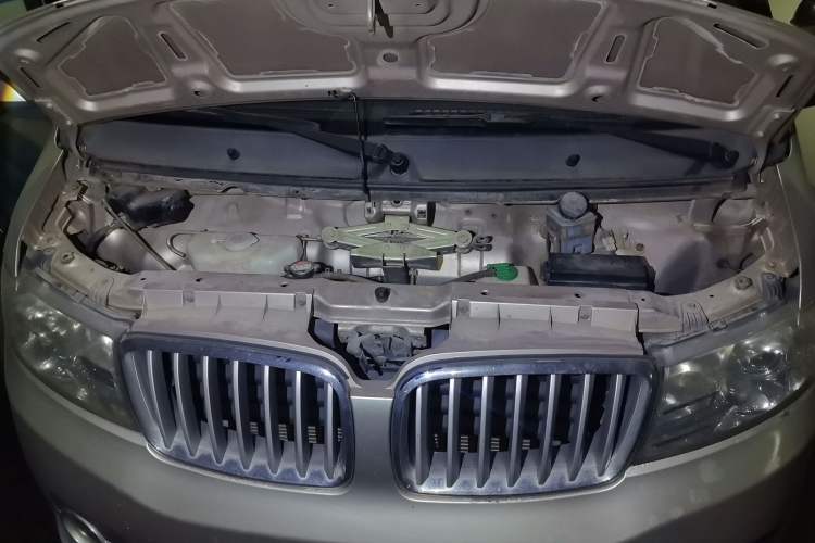 Used Jinbei Hiace X30 2013 1.3L Standard Version Engine Bay