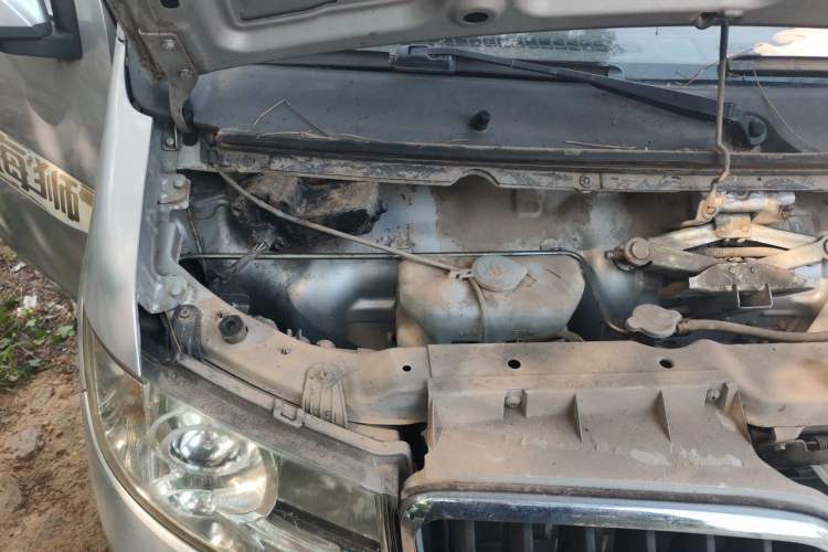 Used Jinbei Hiace X30 2013 1.3L Standard Version Engine Bay Right