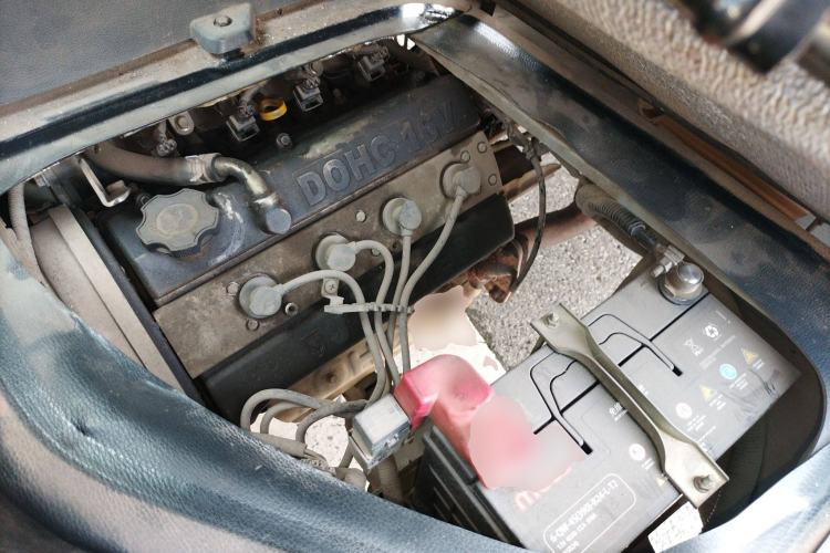 Used Jinbei Hiace X30 2013 1.3L Standard Version Engine Bay