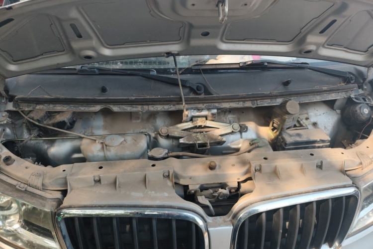 Used Jinbei Hiace X30 2013 1.3L Standard Version Engine Bay