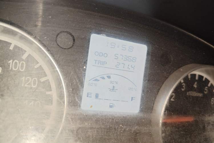 Used Jinbei Hiace X30 2013 1.3L Standard Version Odometer Close Up