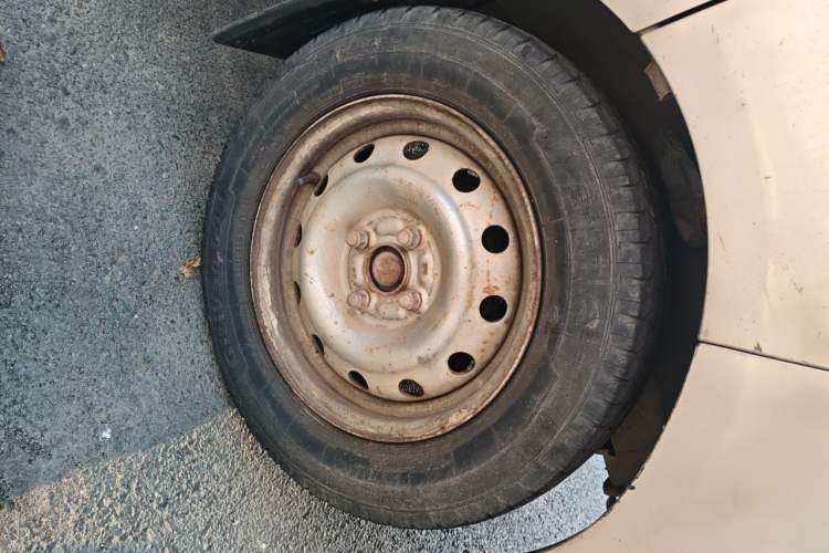 Used Jinbei Hiace X30 2013 1.3L Standard Version Right Front Wheel Hub