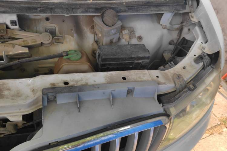 Used Jinbei Hiace X30 2013 1.3L Standard Version Engine Bay Left