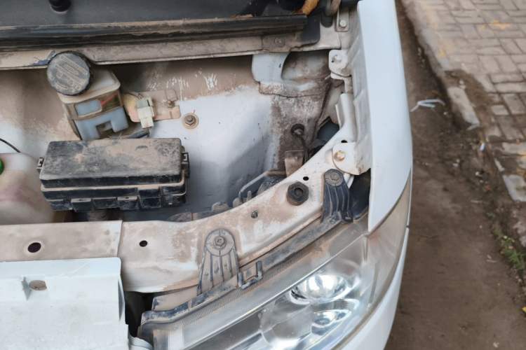Used Jinbei Hiace X30 2013 1.3L Comfort Model Engine Bay Left