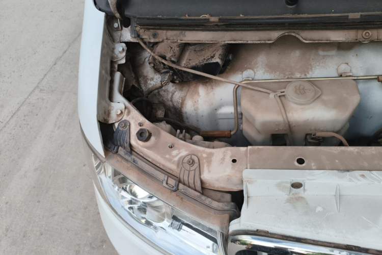 Used Jinbei Hiace X30 2013 1.3L Comfort Model Engine Bay Right