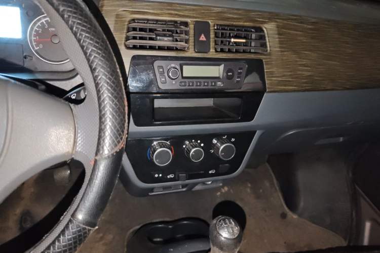 Used Jinbei Hiace X30 2013 1.3L Standard Version Audio And AC Panel