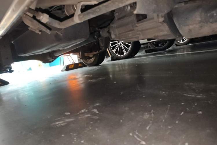 Used Jinbei Hiace X30 2013 1.3L Standard Version Chassis Front Right